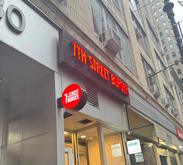 Photo 7Th Street Burger Financial District - 16