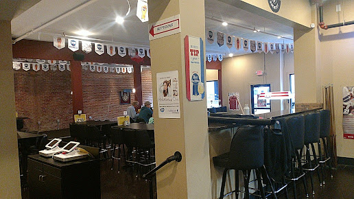 Photo Alibi Bar Grill - 4