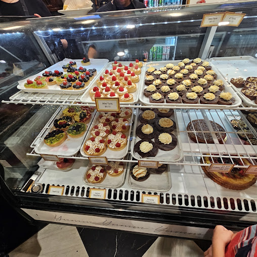 Photo Amélie's French Bakery & Café - 5