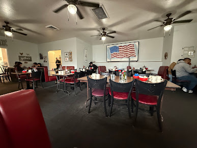 Photo American Host Restaurant - 11