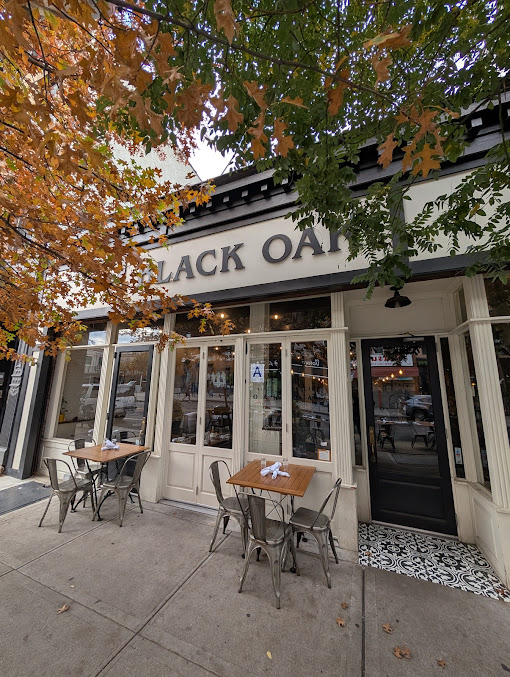 Photo Black Oak On Fifth - 0