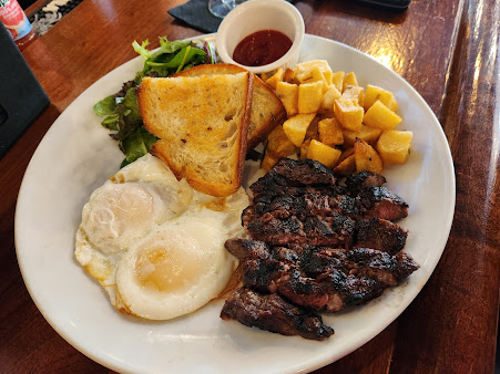 Photo Black Oak On Fifth - 10