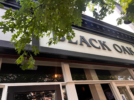 Photo Black Oak On Fifth - 17