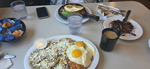 Photo Cozy Corner Restaurant & Pancake House - 14