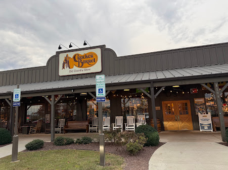 Photo Cracker Barrel Old Country Store - 7