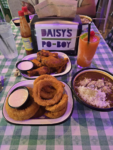 Photo Daisy's Po-Boy And Tavern - 7