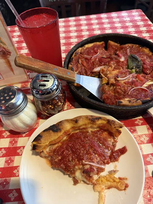 Photo Gino's East - 1