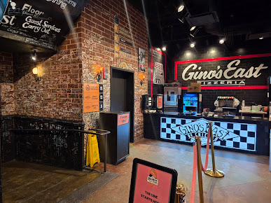 Photo Gino's East - 13