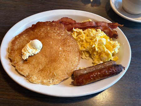 Photo Golden House Restaurant & Pancake House - 1