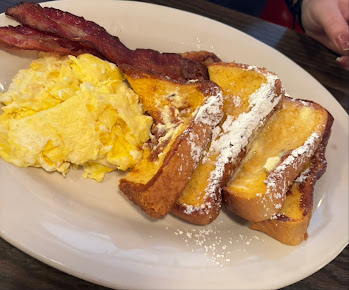Photo Golden House Restaurant & Pancake House - 11