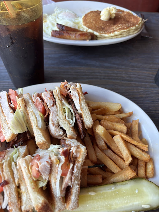Photo Golden House Restaurant & Pancake House - 14