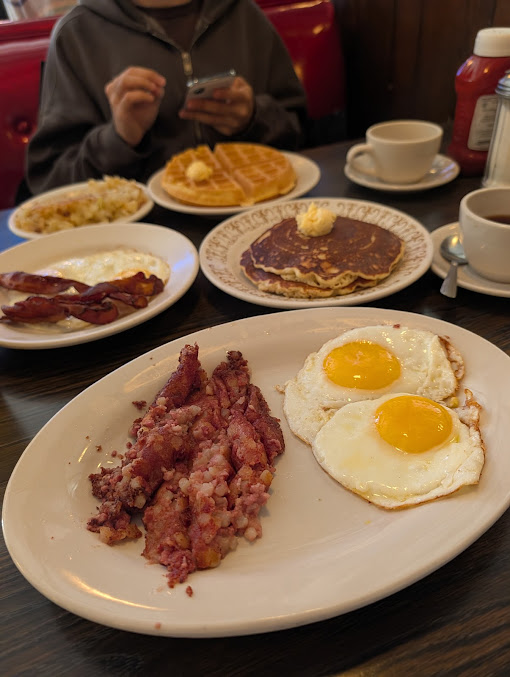 Photo Golden House Restaurant & Pancake House - 5