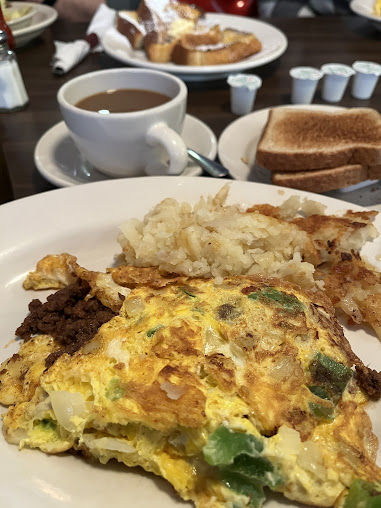 Photo Golden House Restaurant & Pancake House - 6