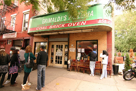 Photo Grimaldi's Pizzeria - 0