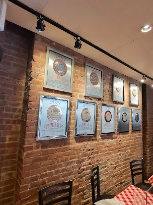 Photo Grimaldi's Pizzeria - 11