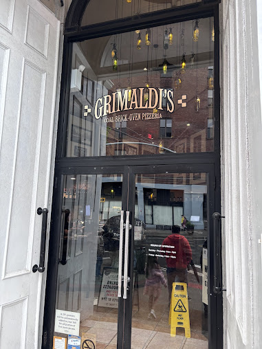 Photo Grimaldi's Pizzeria - 16