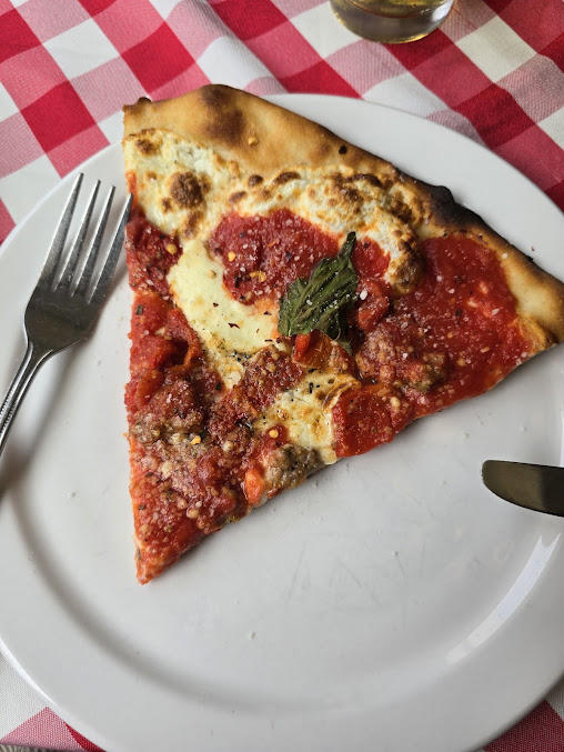 Photo Grimaldi's Pizzeria - 19