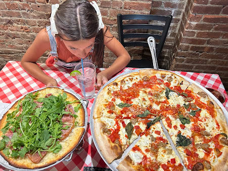 Photo Grimaldi's Pizzeria - 5