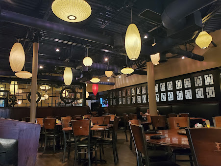 Photo Howard Wangs Uptown - 3