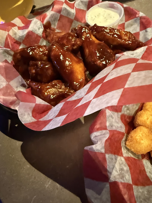 Photo Jerseys Gameday Grill - 4