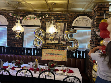Photo La Villa Restaurant Lounge And Banquets - 1