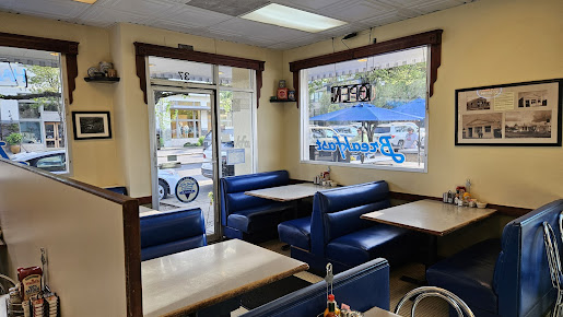 Photo Lake Oswego Ice Creamery And Restaurant - 2
