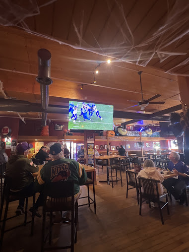 Photo Lakes Sports Bar Grill - 3
