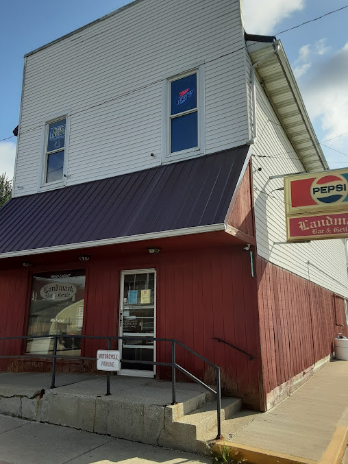 Photo Landmark Bar Grill - 18