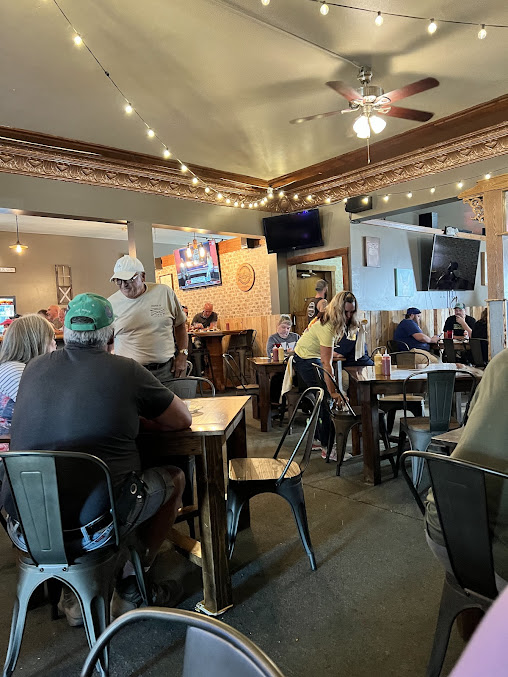 Photo Landmark Bar Grill - 5