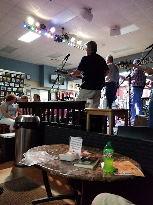 Photo Lorraines Coffee House Music - 14