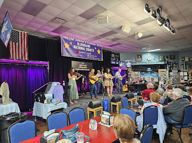 Photo Lorraines Coffee House Music - 5