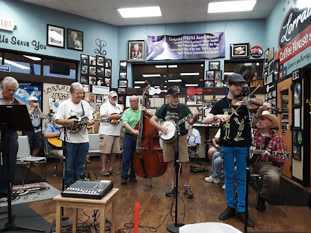 Photo Lorraines Coffee House Music - 8