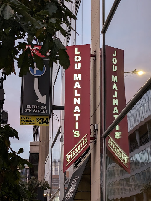 Photo Lou Malnati's Pizzeria - 14
