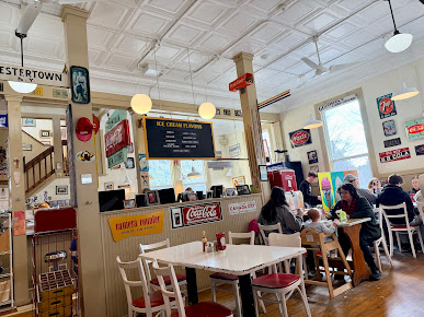 Photo Main Street Ice Cream Parlor - 0