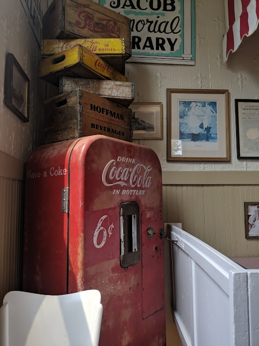 Photo Main Street Ice Cream Parlor - 12