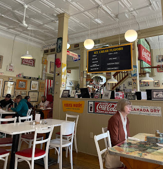 Photo Main Street Ice Cream Parlor - 2
