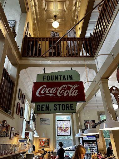 Photo Main Street Ice Cream Parlor - 5