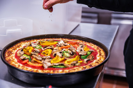 Photo Milly's Pizza In The Pan- West Town - 12