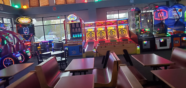 Photo Mulligans Arcade & Tavern - 6