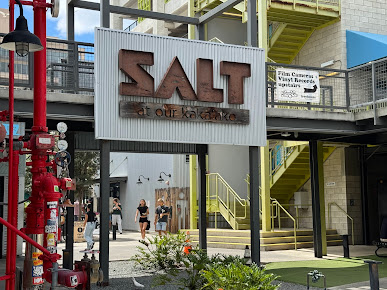 Photo Pioneer Saloon Kakaako - 0