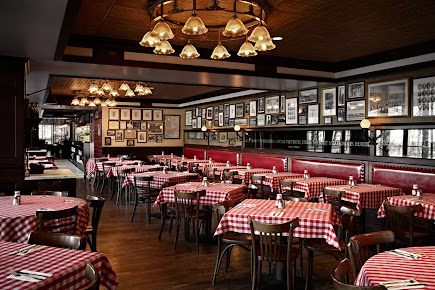 Photo P.j. Clarke's On The Hudson - 0