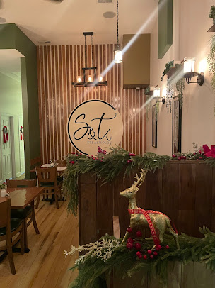 Photo S & T Steakhouse - 9