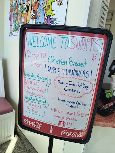 Menu Snoopy's Hot Dogs & More - 26