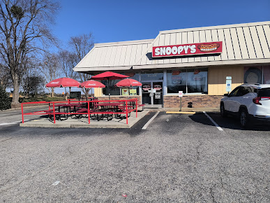 Photo Snoopy's Hot Dogs & More - 17