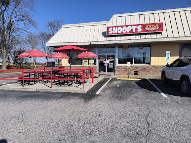 Photo Snoopy's Hot Dogs & More - 2