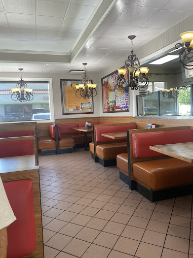 Photo Toms Famous Family Restaurant - 3