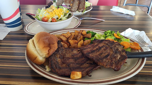 Photo Toms Famous Family Restaurant - 8
