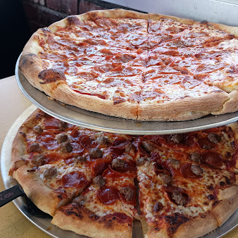 Photo Totos Pizzeria Restaurant San Bruno - 2
