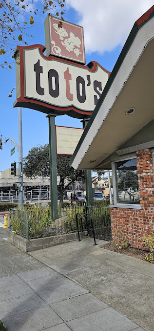 Photo Totos Pizzeria Restaurant San Bruno - 8