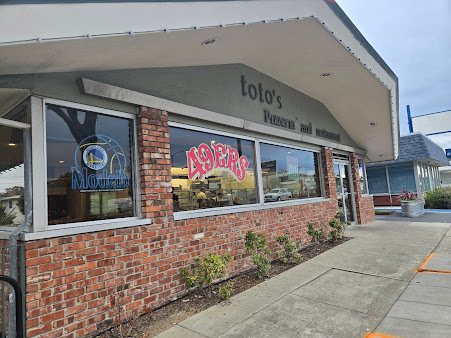 Photo Totos Pizzeria Restaurant San Bruno - 9